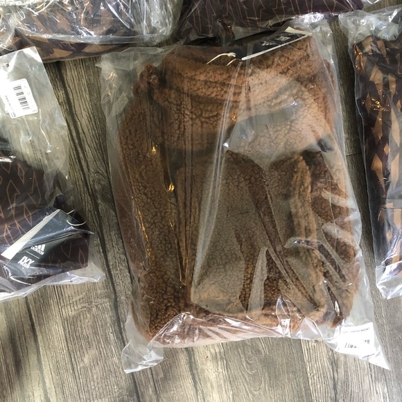 IVY PARK SHERPA TEDDY UNISEX CARGO SHORTS - Picture 10 of 10